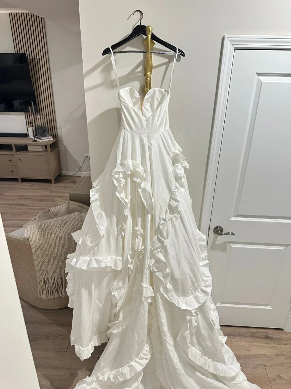 OUMA Anthropologie Alix Strapless Taffeta Ruffle Wedding Gown in Ivory Size US 2